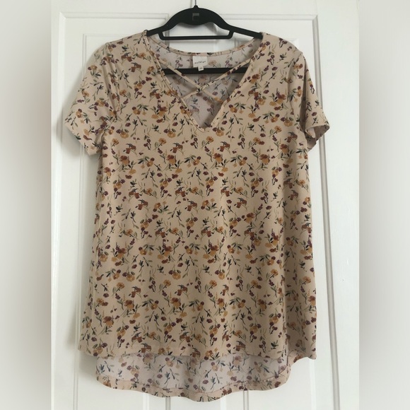Kaileigh short sleeve flowered top - size medium - Picture 1 of 2